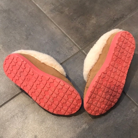 Ugg girls slippers size 4 - Picture 3 of 5